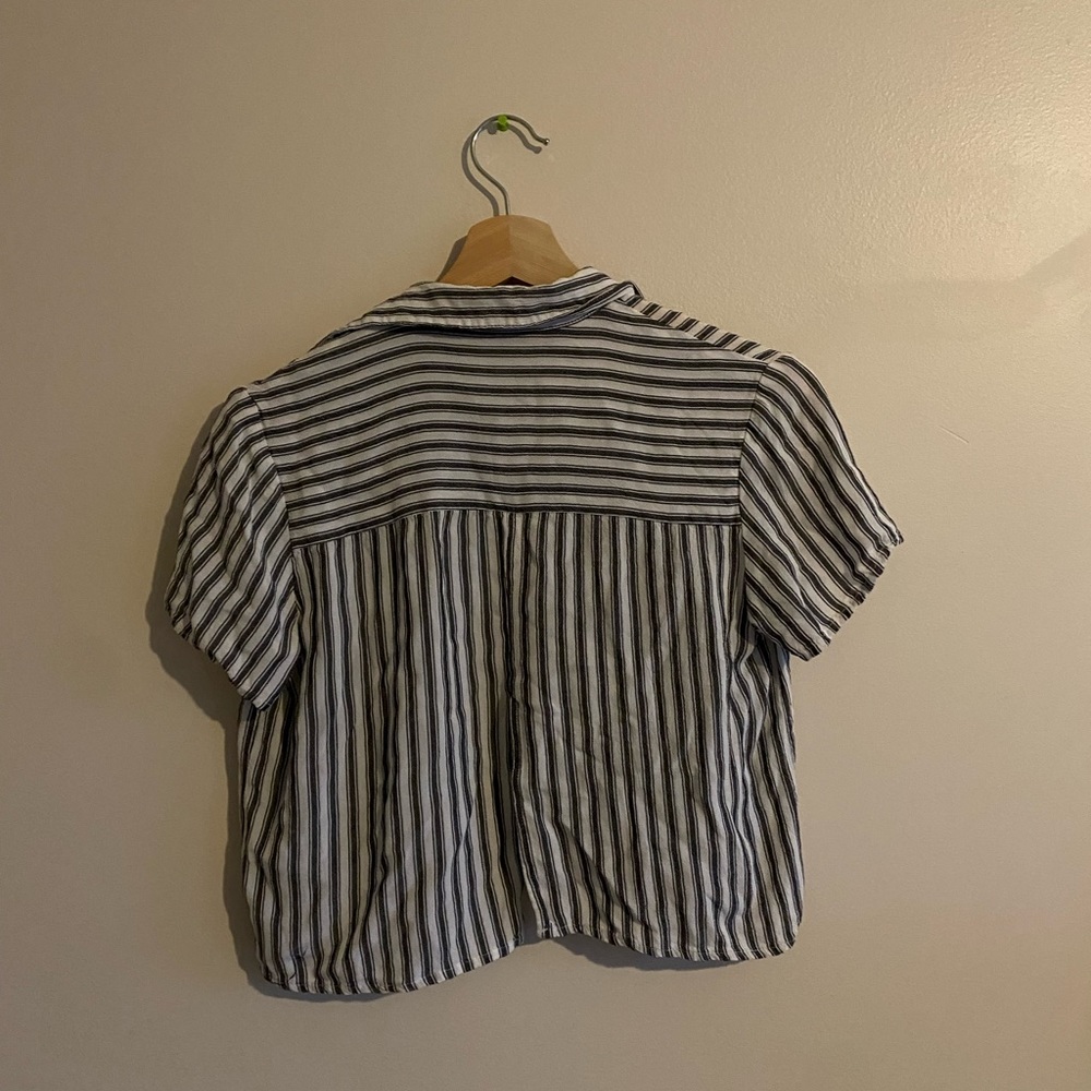 kendall and kylie collar cropped top